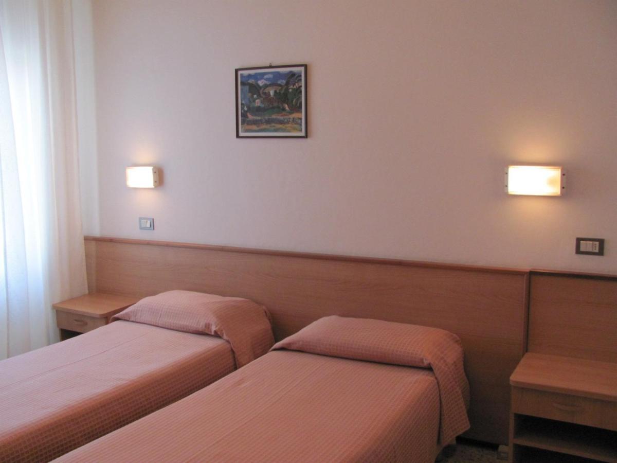 Albergo Moretti Σενιγκάλια Δωμάτιο φωτογραφία